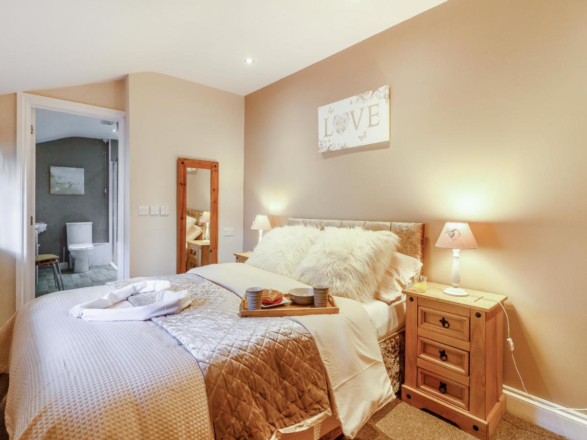 Caner Bach Lodge Bridgend  Εξωτερικό φωτογραφία